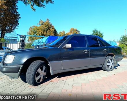 Черный Мерседес Е-Класс, объемом двигателя 2.8 л и пробегом 500 тыс. км за 2850 $, фото 7 на Automoto.ua