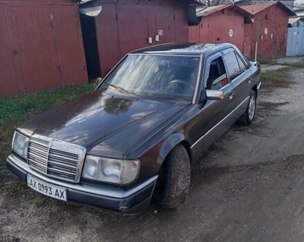 Черный Мерседес Е-Класс, объемом двигателя 2 л и пробегом 440 тыс. км за 2500 $, фото 7 на Automoto.ua