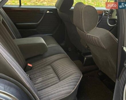 Черный Мерседес Е-Класс, объемом двигателя 2.3 л и пробегом 346 тыс. км за 2799 $, фото 15 на Automoto.ua