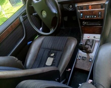 Черный Мерседес Е-Класс, объемом двигателя 2 л и пробегом 250 тыс. км за 1800 $, фото 5 на Automoto.ua