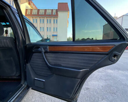 Черный Мерседес Е-Класс, объемом двигателя 2.8 л и пробегом 450 тыс. км за 2500 $, фото 9 на Automoto.ua