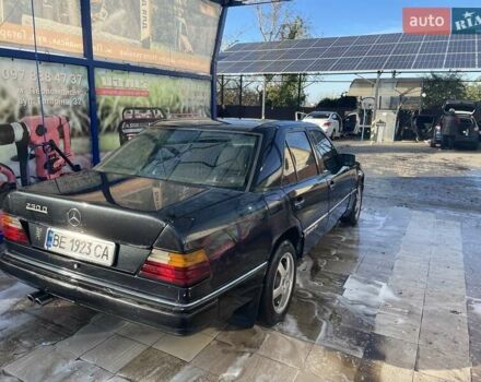 Черный Мерседес Е-Класс, объемом двигателя 2.5 л и пробегом 460 тыс. км за 2350 $, фото 5 на Automoto.ua