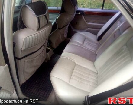 Черный Мерседес Е-Класс, объемом двигателя 3 л и пробегом 300 тыс. км за 3000 $, фото 6 на Automoto.ua