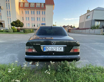 Черный Мерседес Е-Класс, объемом двигателя 2.8 л и пробегом 450 тыс. км за 2500 $, фото 3 на Automoto.ua