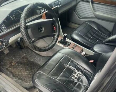 Мерседес Е-Класс 1992 в Згуровке на Automoto.ua Черный Мерседес Е-Класс, объемом двигателя 2.96 л и пробегом 452 тыс. км за 1800 $, фото 3 на Automoto.ua