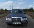 Черный Мерседес Е-Класс, объемом двигателя 2.5 л и пробегом 470 тыс. км за 2200 $, фото 1 на Automoto.ua