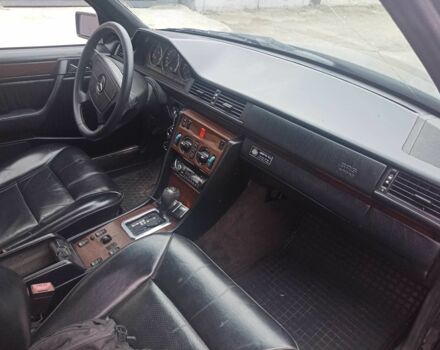 Черный Мерседес Е-Класс, объемом двигателя 3.2 л и пробегом 486 тыс. км за 5000 $, фото 2 на Automoto.ua