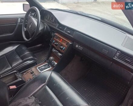 Чорний Мерседес Е-Клас, об'ємом двигуна 3.2 л та пробігом 486 тис. км за 5000 $, фото 2 на Automoto.ua