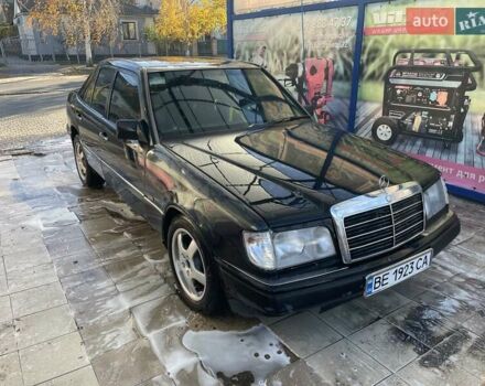 Черный Мерседес Е-Класс, объемом двигателя 2.5 л и пробегом 460 тыс. км за 2350 $, фото 1 на Automoto.ua