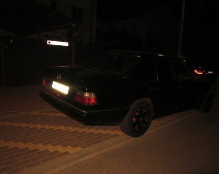 Черный Мерседес Е-Класс, объемом двигателя 2.6 л и пробегом 130 тыс. км за 3000 $, фото 3 на Automoto.ua