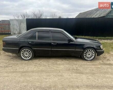 Мерседес Е-Класс 1992 в Згуровке на Automoto.ua Черный Мерседес Е-Класс, объемом двигателя 2.96 л и пробегом 452 тыс. км за 1800 $, фото 2 на Automoto.ua