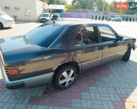 Черный Мерседес Е-Класс, объемом двигателя 2.8 л и пробегом 5 тыс. км за 2850 $, фото 4 на Automoto.ua