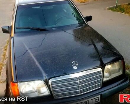 Черный Мерседес Е-Класс, объемом двигателя 2.2 л и пробегом 450 тыс. км за 1650 $, фото 2 на Automoto.ua