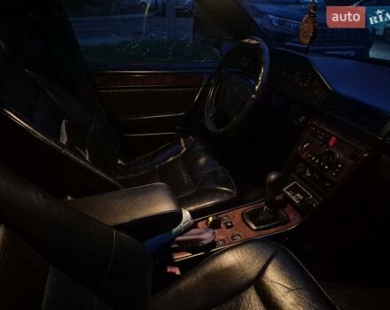 Чорний Мерседес Е-Клас, об'ємом двигуна 2 л та пробігом 488 тис. км за 3200 $, фото 30 на Automoto.ua