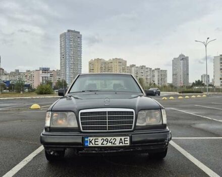 Чорний Мерседес Е-Клас, об'ємом двигуна 2 л та пробігом 488 тис. км за 3200 $, фото 3 на Automoto.ua