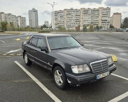 Чорний Мерседес Е-Клас, об'ємом двигуна 2 л та пробігом 488 тис. км за 3200 $, фото 4 на Automoto.ua