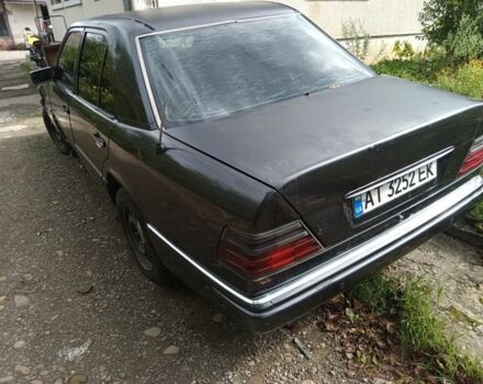 Черный Мерседес Е-Класс, объемом двигателя 2.5 л и пробегом 500 тыс. км за 800 $, фото 3 на Automoto.ua