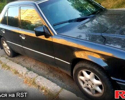 Черный Мерседес Е-Класс, объемом двигателя 2.2 л и пробегом 450 тыс. км за 1650 $, фото 4 на Automoto.ua