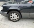 Черный Мерседес Е-Класс, объемом двигателя 2.5 л и пробегом 456 тыс. км за 3000 $, фото 10 на Automoto.ua