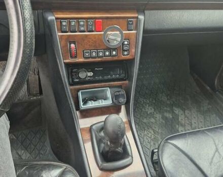 Чорний Мерседес Е-Клас, об'ємом двигуна 2 л та пробігом 488 тис. км за 3200 $, фото 16 на Automoto.ua