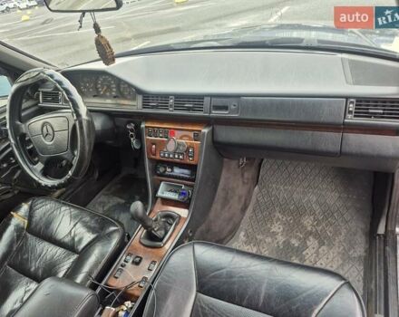 Чорний Мерседес Е-Клас, об'ємом двигуна 2 л та пробігом 488 тис. км за 3200 $, фото 14 на Automoto.ua