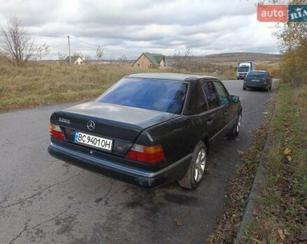 Чорний Мерседес Е-Клас, об'ємом двигуна 2.2 л та пробігом 346 тис. км за 1900 $, фото 4 на Automoto.ua