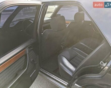 Чорний Мерседес Е-Клас, об'ємом двигуна 2.2 л та пробігом 377 тис. км за 4000 $, фото 3 на Automoto.ua