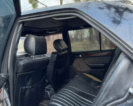 Черный Мерседес Е-Класс, объемом двигателя 2.5 л и пробегом 400 тыс. км за 1999 $, фото 14 на Automoto.ua