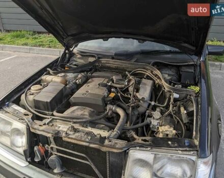 Чорний Мерседес Е-Клас, об'ємом двигуна 2.2 л та пробігом 377 тис. км за 4000 $, фото 5 на Automoto.ua