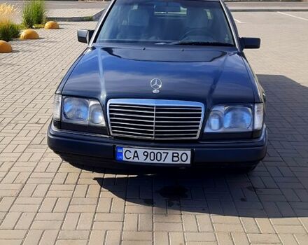 Чорний Мерседес Е-Клас, об'ємом двигуна 2.5 л та пробігом 278 тис. км за 2500 $, фото 2 на Automoto.ua