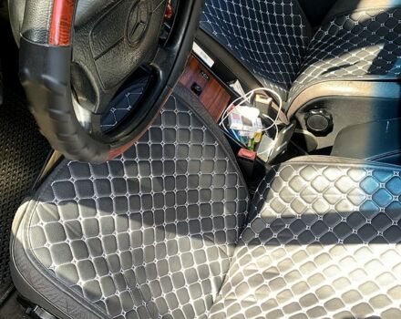 Черный Мерседес Е-Класс, объемом двигателя 2.2 л и пробегом 399 тыс. км за 3200 $, фото 5 на Automoto.ua