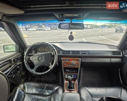 Чорний Мерседес Е-Клас, об'ємом двигуна 2 л та пробігом 488 тис. км за 3200 $, фото 15 на Automoto.ua