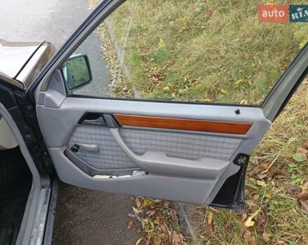 Чорний Мерседес Е-Клас, об'ємом двигуна 2.2 л та пробігом 346 тис. км за 1900 $, фото 7 на Automoto.ua