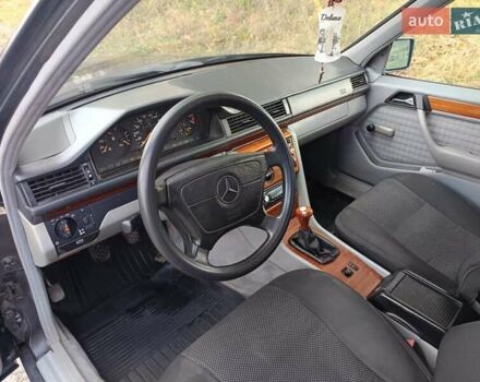 Чорний Мерседес Е-Клас, об'ємом двигуна 2.2 л та пробігом 346 тис. км за 1900 $, фото 11 на Automoto.ua