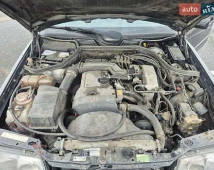 Чорний Мерседес Е-Клас, об'ємом двигуна 2 л та пробігом 488 тис. км за 3200 $, фото 28 на Automoto.ua