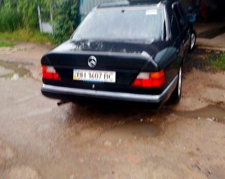 Черный Мерседес Е-Класс, объемом двигателя 2.2 л и пробегом 388 тыс. км за 2350 $, фото 1 на Automoto.ua