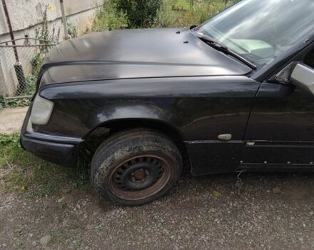 Черный Мерседес Е-Класс, объемом двигателя 2.5 л и пробегом 500 тыс. км за 800 $, фото 1 на Automoto.ua