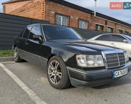 Чорний Мерседес Е-Клас, об'ємом двигуна 2.2 л та пробігом 377 тис. км за 4000 $, фото 2 на Automoto.ua