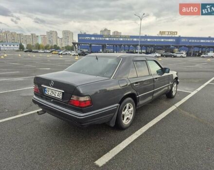 Чорний Мерседес Е-Клас, об'ємом двигуна 2 л та пробігом 488 тис. км за 3200 $, фото 6 на Automoto.ua