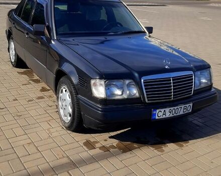 Чорний Мерседес Е-Клас, об'ємом двигуна 2.5 л та пробігом 278 тис. км за 2500 $, фото 1 на Automoto.ua