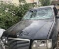 Черный Мерседес Е-Класс, объемом двигателя 2.2 л и пробегом 255 тыс. км за 750 $, фото 1 на Automoto.ua