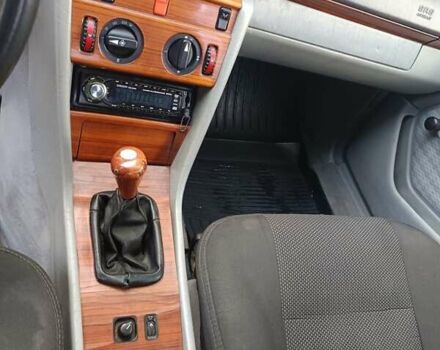 Чорний Мерседес Е-Клас, об'ємом двигуна 2.2 л та пробігом 346 тис. км за 1900 $, фото 12 на Automoto.ua