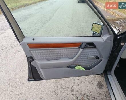 Чорний Мерседес Е-Клас, об'ємом двигуна 2.2 л та пробігом 346 тис. км за 1900 $, фото 10 на Automoto.ua