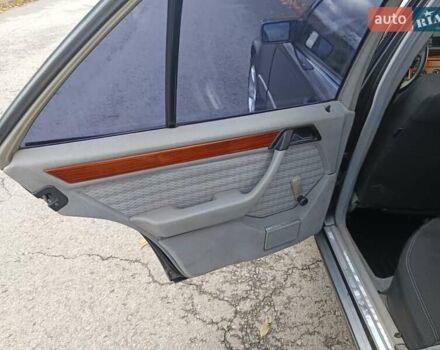 Чорний Мерседес Е-Клас, об'ємом двигуна 2.2 л та пробігом 346 тис. км за 1900 $, фото 9 на Automoto.ua