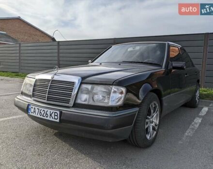 Чорний Мерседес Е-Клас, об'ємом двигуна 2.2 л та пробігом 377 тис. км за 4000 $, фото 1 на Automoto.ua