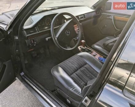 Чорний Мерседес Е-Клас, об'ємом двигуна 2.2 л та пробігом 377 тис. км за 4000 $, фото 4 на Automoto.ua