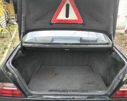 Чорний Мерседес Е-Клас, об'ємом двигуна 2.2 л та пробігом 340 тис. км за 1600 $, фото 5 на Automoto.ua