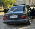 Чорний Мерседес Е-Клас, об'ємом двигуна 2 л та пробігом 400 тис. км за 2000 $, фото 1 на Automoto.ua