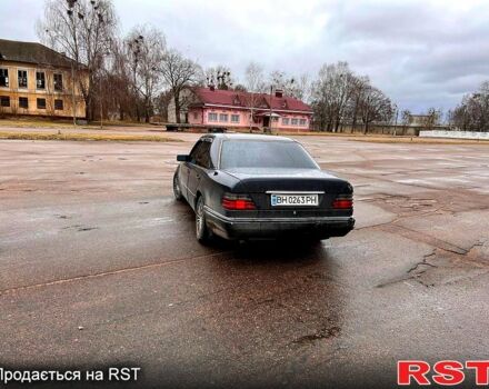 Черный Мерседес Е-Класс, объемом двигателя 2.2 л и пробегом 500 тыс. км за 1500 $, фото 5 на Automoto.ua