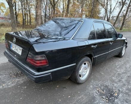 Черный Мерседес Е-Класс, объемом двигателя 2.2 л и пробегом 285 тыс. км за 2450 $, фото 2 на Automoto.ua